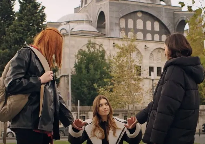 yali-capkini-hayranlarina-gobek-attiracak-karar-giden-ismin-yerine-onu-getirdiler-1701806413231.jpg Yalı Çapkını hayranlarına göbek attıracak karar! Mine Tugay'ın ardından o ismi getirdiler-5