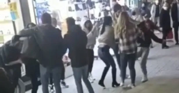 Kızların saç saça baş başa kavgası kamerada