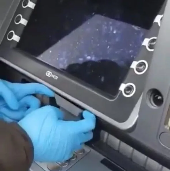 atmdeki-en-buyuk-tehlike-ortaya-cikti-kontrol-etmeden-yapan-tuzaga-dusuyor-hesabinizdaki-tum-para-aniden-1688565704764.jpg Kontrol etmeden yapan tuzağa düşüyor! ATM'lerdeki büyük tehlike ortaya çıktı! Hesabınızdaki tüm para aniden...-3