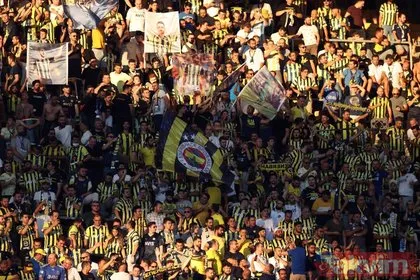 Yakışmadı! Dinamo Kiev’in golü sonrası Fenerbahçe taraftarından ’Vladimir Putin’ tezahüratı: Lucescu stadı terk etti