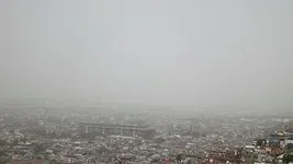Türkiye’de toz bulutu kabusu etkisini gösterdi! Göz gözü görmedi araçlar çamura bulandı! Kritik uyarı: Maskesiz çıkmayın