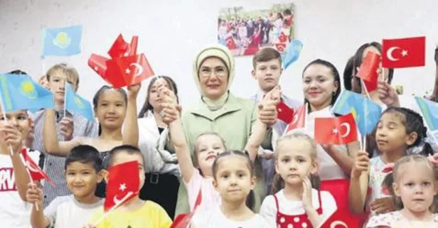 Başkan Erdoğan'ın eşi Emine Erdoğan'dan yetimhaneye ziyaret