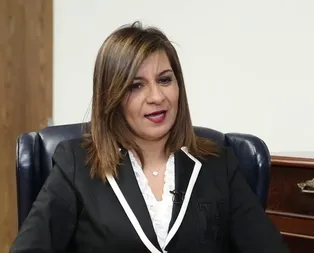 Darbeci Sisi rejiminin Göçmenlik Bakanı Nabila Makram muhalifleri doğrayarak öldürmekle tehdit etti