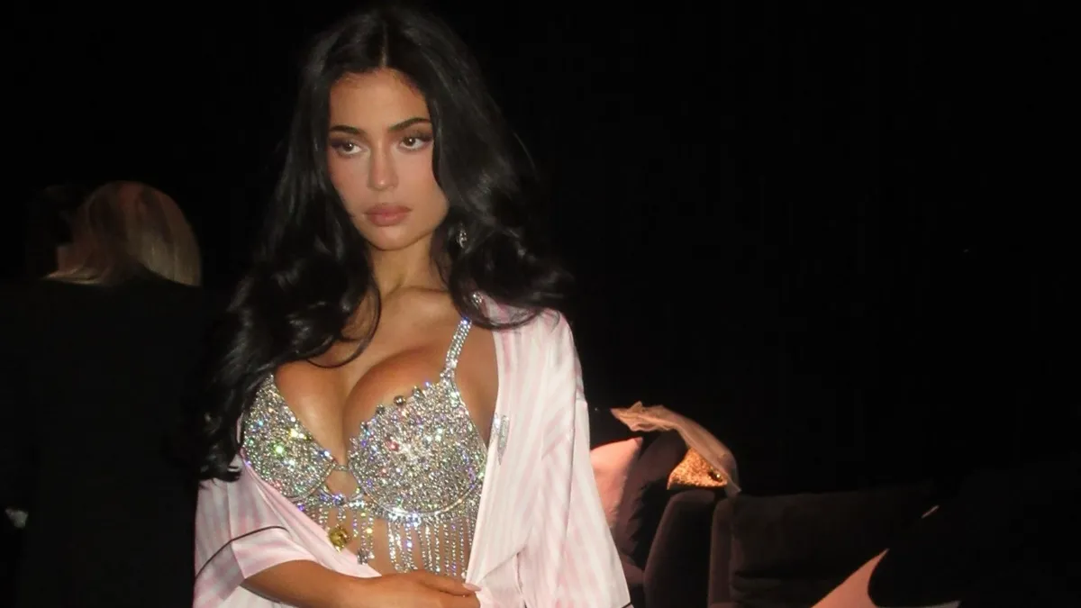 1792614720403.jpg 4 bin 410 elmas, 1,8 kilo altın ve tarihin en pahalı mücevheri: Kylie Jenner'ın taşıdığı rekortmen Fantasy Bra Türkiye'ye mi geliyor?-6