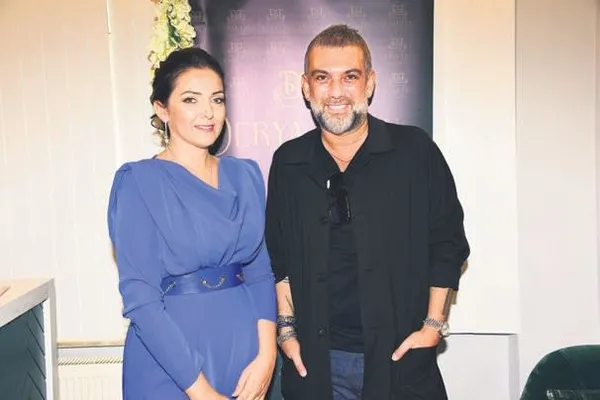 rufat-ismayil-paris-fashion-weekte-boy-gosterdi-gunay-musayeva-podyumun-tozunu-attirdi-1633383602167.jpeg Rufat İsmayil Paris Fashion Week'te boy gösterdi! Günay Musayeva podyumun tozunu attırdı-3