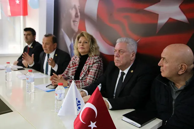 Eski CHP'li vekil Hüseyin Avni Aksoy'dan CHP'ye sert sözler: Şiraze kaydı!