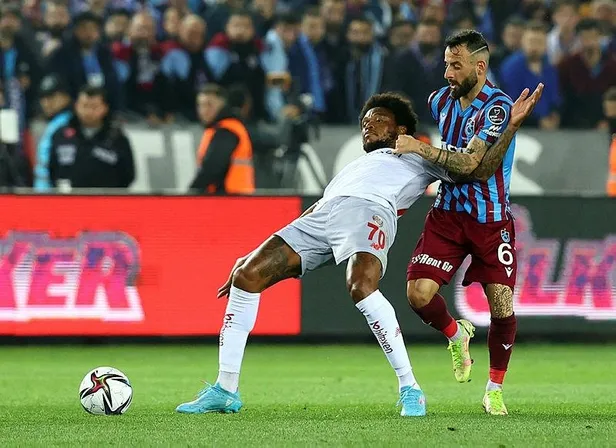 erman-toroglu-trabzonspor-antalyaspor-macinin-ilk-yarisini-degerlendirdi-su-anda-yangin-var-1651345199951.jpeg Erman Toroğlu, Trabzonspor - Antalyaspor maçının ilk yarısını değerlendirdi: "Şu anda yangın var"-4