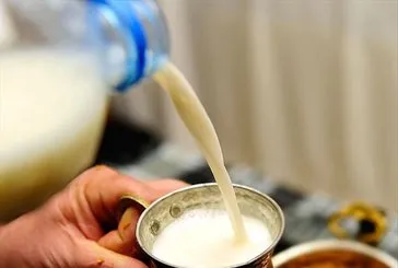 1 bardak sütü her sabah aç karnına için! O derdin adını bile anmayacaksınız