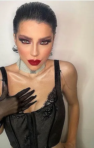 Birçok otele reklam karşılığı konaklama talebinde bulunduğu iddia edilen Merve Boluğur sonunda muradına erdi