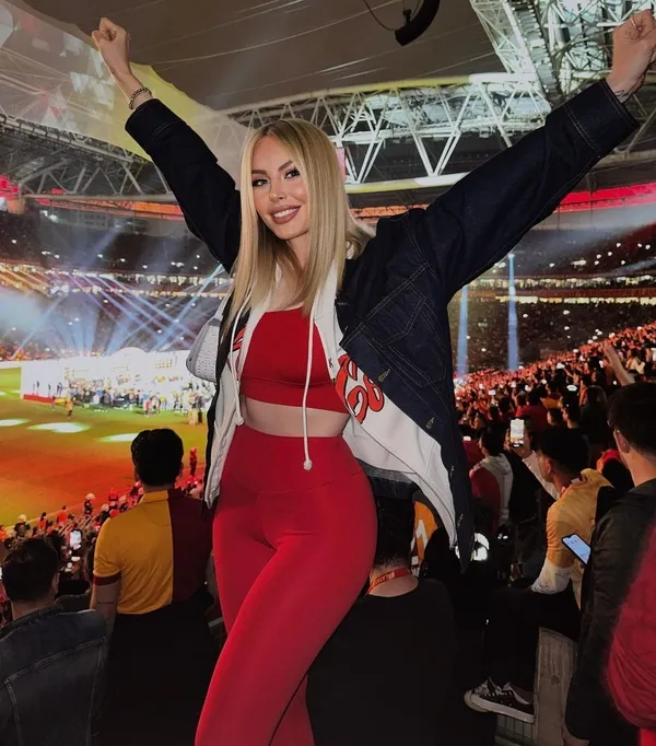 hande-sarioglu-sokak-ortasinda-tacize-ugradi-olayin-detaylarini-anlatti-herifin-biri-ben-onunden-gecerken-1693550908495.jpg Hande Sarıoğlu sokak ortasında tacize uğradı! Olayın detaylarını anlattı! “Herifin biri ben önünden geçerken...”-5