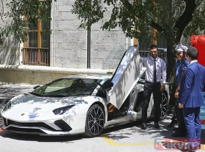 Kenan Sofuoğlu TBMM’ye Lamborghini ile geldi
