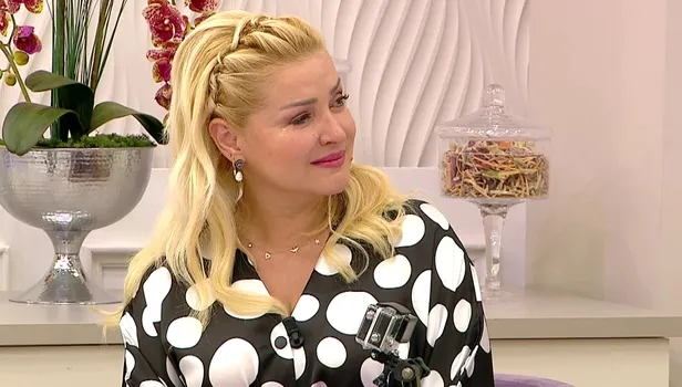 Zahide Yetiş canlı yayınında duygusal anlar! Ünlü sunucu ölüm haberini duyunca gözyaşlarını tutamayıp stüdyoyu terk etti!