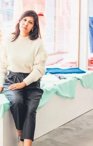 Belçikalı profesör Carolina Berrocal 7.5 milyonunu sanal aşkına kaptırdı!