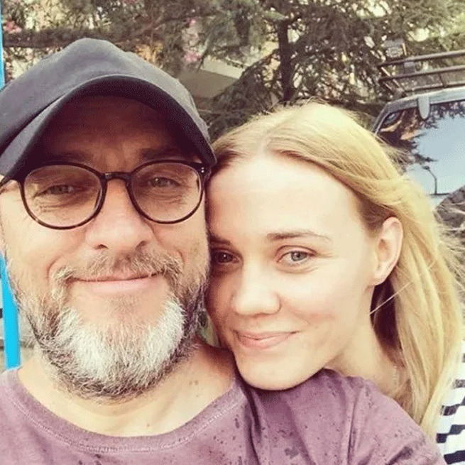 Kağıt üzerinde hala evliler! Uğur Yücel'in 42 yıllık eşi bakın hangi oyuncu çıktı! - 43