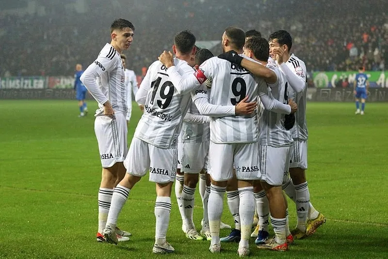 besiktas-caykur-rizespor-maci-muhtemel-11leri-belli-oldu-iste-kadrolar-1714719660124.jpg