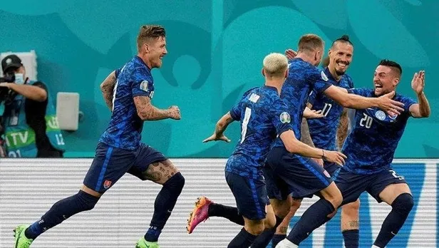 slovakya-polonyayi-maglup-etti-galibiyeti-getiren-golun-asisti-hamsikten-1623697896290.jpeg Slovakya, Polonya'yı mağlup etti! Galibiyeti getiren golün asisti Hamsik'ten-4