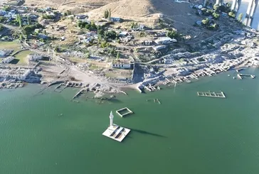 Sular çekildi, geçmiş ortaya çıktı: Kars’ta eski Karakurt köyünün camisi, ev temelleri ve kilisesi dronla görüntülendi