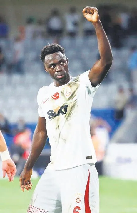 galatasarayin-arjantinli-yildizi-mauro-icardi-yine-gonulleri-fethetti-iste-o-goruntuler-1698875729206.jpeg Galatasaray’ın Arjantinli yıldızı Mauro Icardi yine gönülleri fethetti! İşte o görüntüler...-4