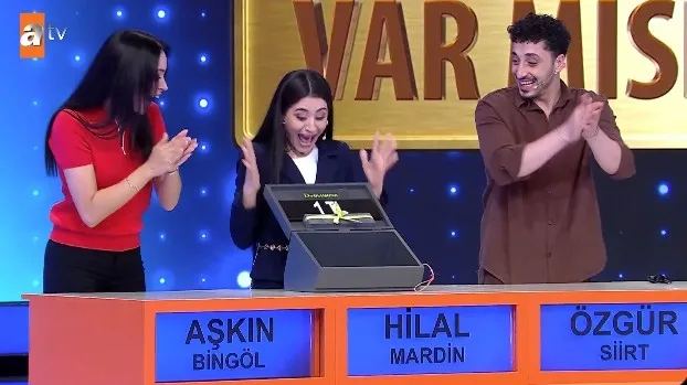 var-misin-yok-musunda-ilk-kutu-soku-sinem-5-milyon-tlyi-actirdi-1781291782172.jpeg Erdi Akkuş, Var Mısın Yok Musun’da büyük riski mutlu sonla bitirdi-4