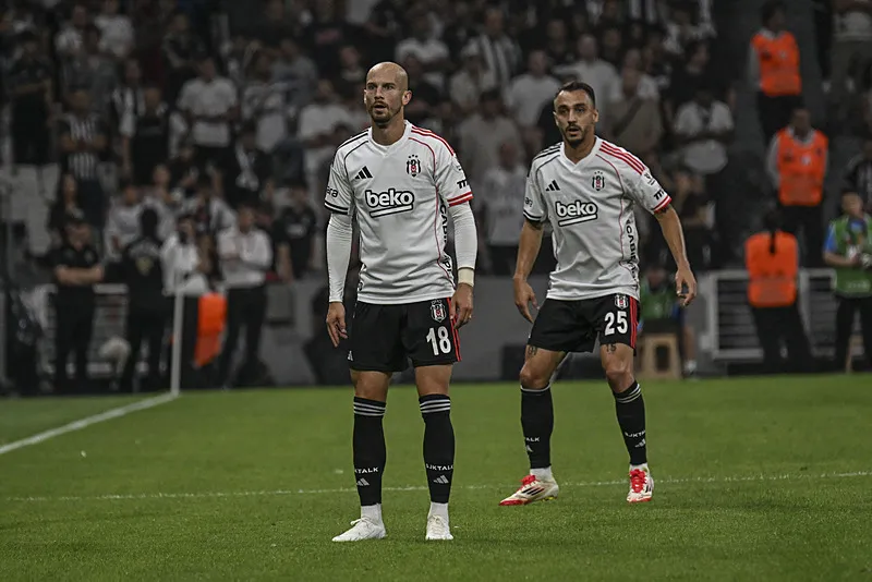 Beşiktaş'ın Başakşehir galibiyetinde kırmızı kart detayı! "Geç kaldı kriz çıktı" - 4