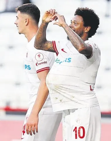 marek-hamsik-trabzonsporda-devam-etme-kararini-devre-arasi-verecek-spor-haberleri-1668044700844.jpeg Marek Hamsik Trabzonspor'da devam etme kararını devre arası verecek | Spor haberleri-13