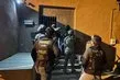 CHP’li yöneticinin yeğeni çete operasyonunda aranıyor! Narkotik polisi iki suç örgütünü çökertti