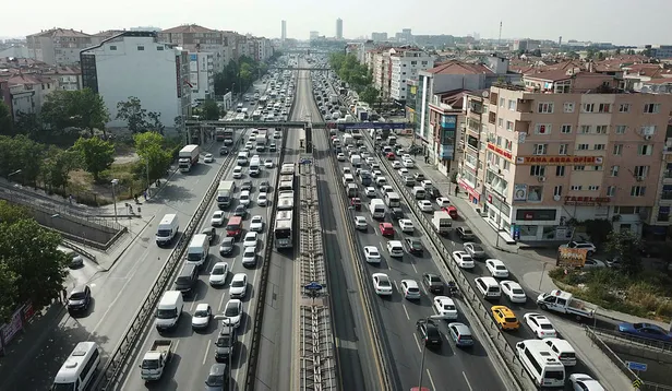 İstanbul'da son iki ayın en yoğun trafiği! Sokağa çıkma kısıtlamasının ardından trafik durma noktasında!-2