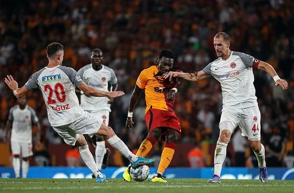 galatasarayli-gomis-avrupanin-zirvesinde-29-dakikada-1-atiyor-1660997718227.jpg