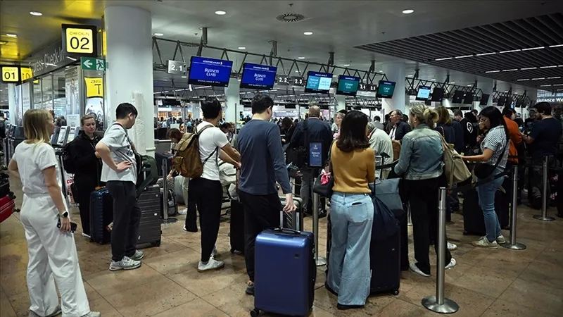 pasaport-damgasi-tarihe-karisiyor-ees-giris-cikis-sistemi-nedir-1775741531365.jpg Pasaport damgası tarihe karışıyor: EES (giriş-çıkış sistemi) nedir?-5