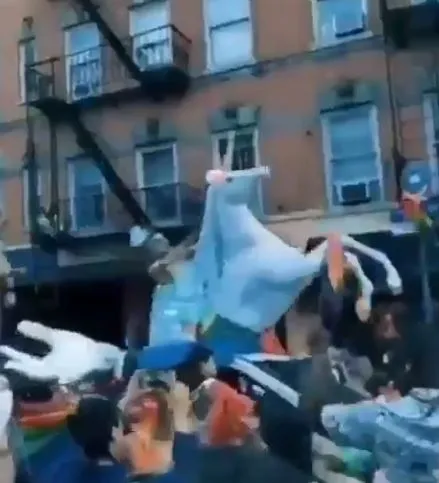 iyi-parti-genel-baskan-yardimcisi-bahadir-erdemin-sapkin-lutilerin-abddeki-destek-yuruyusune-katildigi-belirlendi-1615391508253.jpg İYİ Parti Genel Başkan Yardımcısı Bahadır Erdem'in, sapkın Lutilerin ABD'deki destek yürüyüşüne katıldığı belirlendi-2