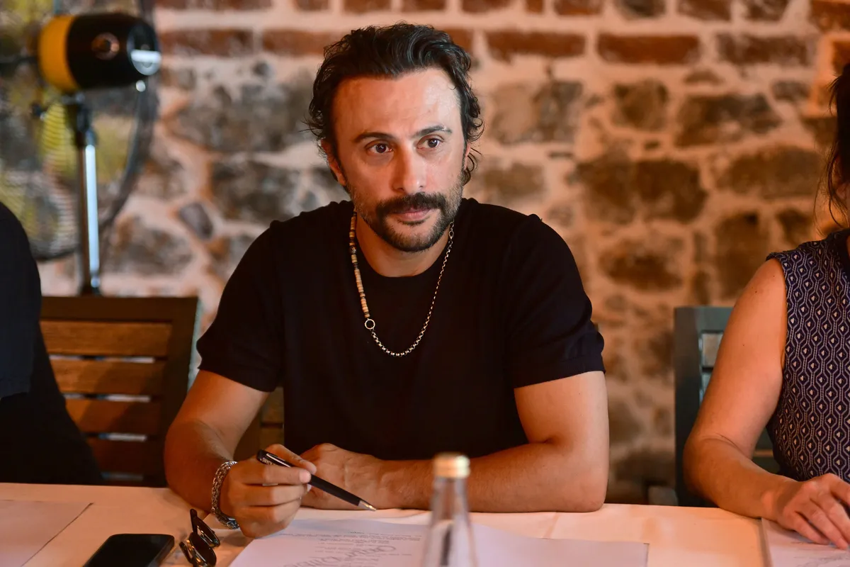 “Hamal”ın oyuncuları ilk kez bir araya geldi: Oktay Kaynarca ve Fahriye Evcen okuma provasında buluştu-6