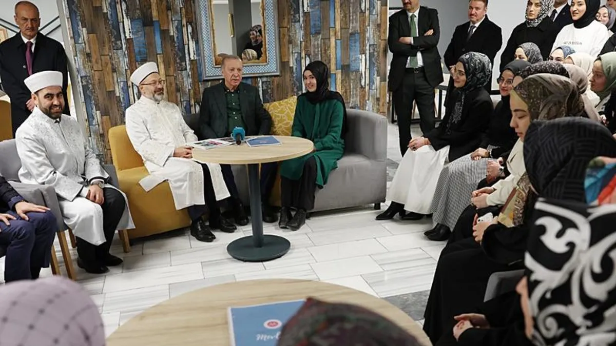 Başkan Erdoğan Mevlana Camisi Diyanet Gençlik Merkezi'ni ziyaret etti: Genç hafız gözyaşlarını tutamadı