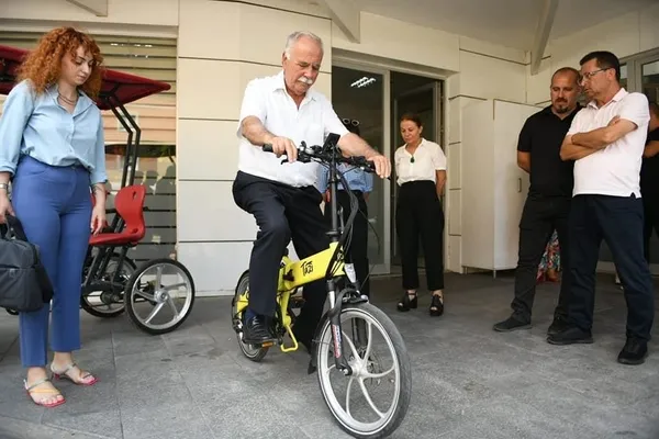 Çanakkale yangını başladı tatile çıktı: CHP’li başkan hala kayıp! Kimin dediği doğru: Yetkiler dönüş yolunda dedi kendisi hastanedeyim