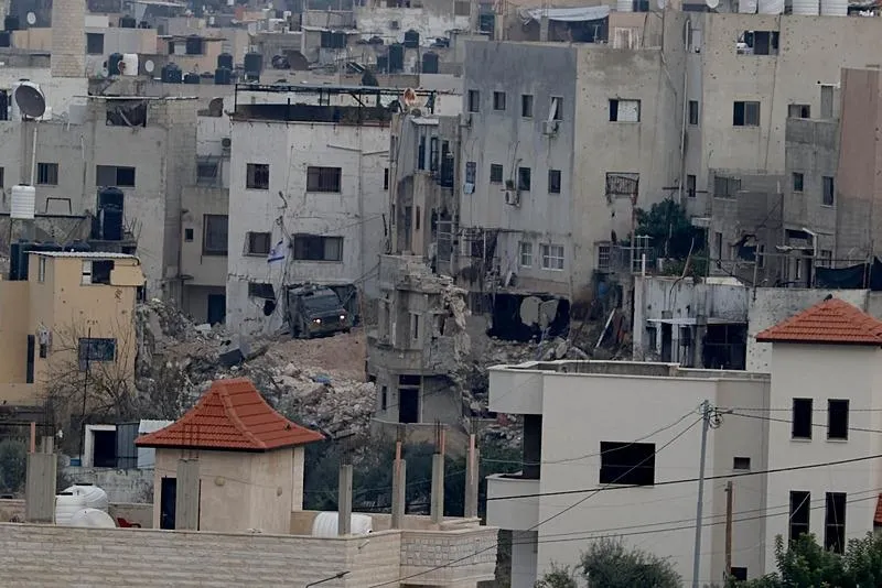 Soykırımcı İsrail'in saldırıları devam ediyor: 30 bin kişi Cenin Mülteci Kampı'nı terk etti (AA)