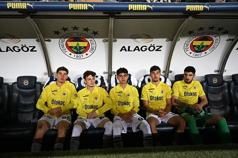 super-kupa-yerli-duduk-galatasaray-fenerbahce-finalinin-hakemi-belli-oldu-1712225986111.jpeg Galatasaray - Fenerbahçe Süper Kupa finalinin hakemi belli oldu! TFF'den resmen duyurdu: Tekliflerimizi kabul etmediler-3