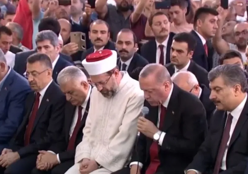 15-temmuz-sehitleri-icin-hatm-i-serif-baskan-recep-tayyip-erdogandan-kuran-i-kerim-tilaveti-1767207093444.jpeg 15 Temmuz şehitleri için Başkan Recep Tayyip Erdoğan'dan Kur'an-ı Kerim tilaveti-2