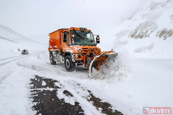 Geçtiğimiz yıl Türkiye'de 2 metre ile en yüksek kar kalığının ölçüldüğü Van-Bahçesaray yolunda amansız mücadele - 31