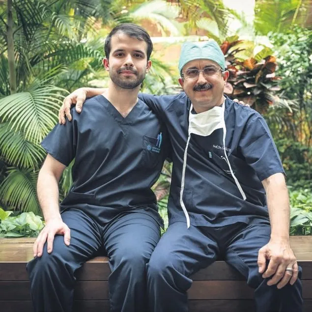 Baba-oğul aynı hastanede doktorlar