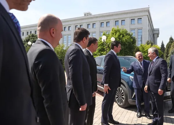 ozbekistan-cumhurbaskani-mirziyoyev-toggu-teslim-aldi-baskan-recep-tayyip-erdogandan-hayirli-olsun-mesaji-1681312078115.jpg Özbekistan Cumhurbaşkanı Mirziyoyev Togg'u teslim aldı! Başkan Recep Tayyip Erdoğan'dan "hayırlı olsun" mesajı-5