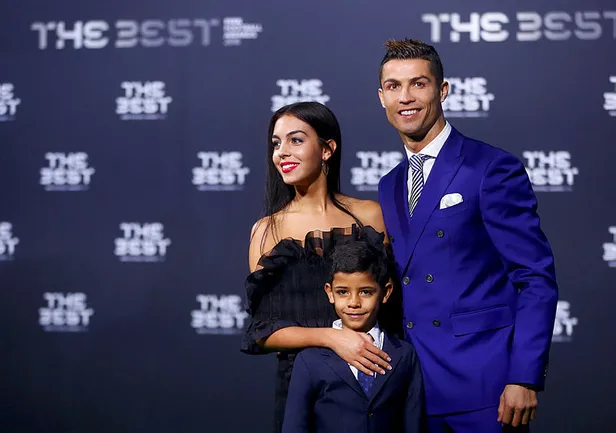 Cristiano Ronaldo hamile sevgilisini aldattı-1