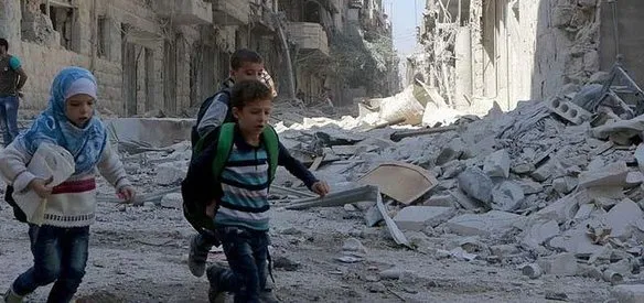 Suriye'nin Humus ilinde Beşşar Esed rejimi kuşatmasındaki Vaer semtinden ayrılmak zorunda kalan 2 bine yakın sivil ve askeri unsurun yer aldığı 7. tahliye konvoyu İdlib'e gitti
