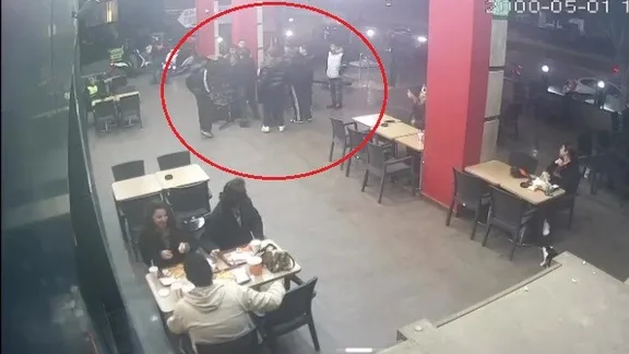 Antalya'da akran zorbalığı: "Neden bakıyorsun" deyip burnunu kırdılar! O anlar kamerada!