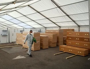 Şoke eden görüntü! Cami otoparkını morg yaptılar!