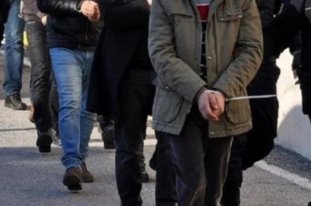 3 komutanlıkta FETÖ’ye ağır darbe : Şüphelilerden 98’i yakalandı