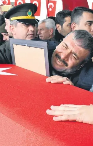 İdlib kahramanları, son yolculuklarına uğurlandı! Şehit babası Saylak: Rahat uyu oğlum intikamınız alındı