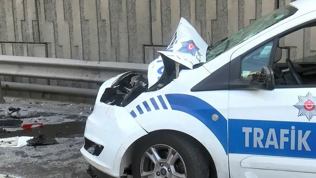 SON DAKİKA: Sarıyer'de TEM Otoyolu'nda polis aracıyla otomobil çarpıştı: Çok sayıda yaralı var-2