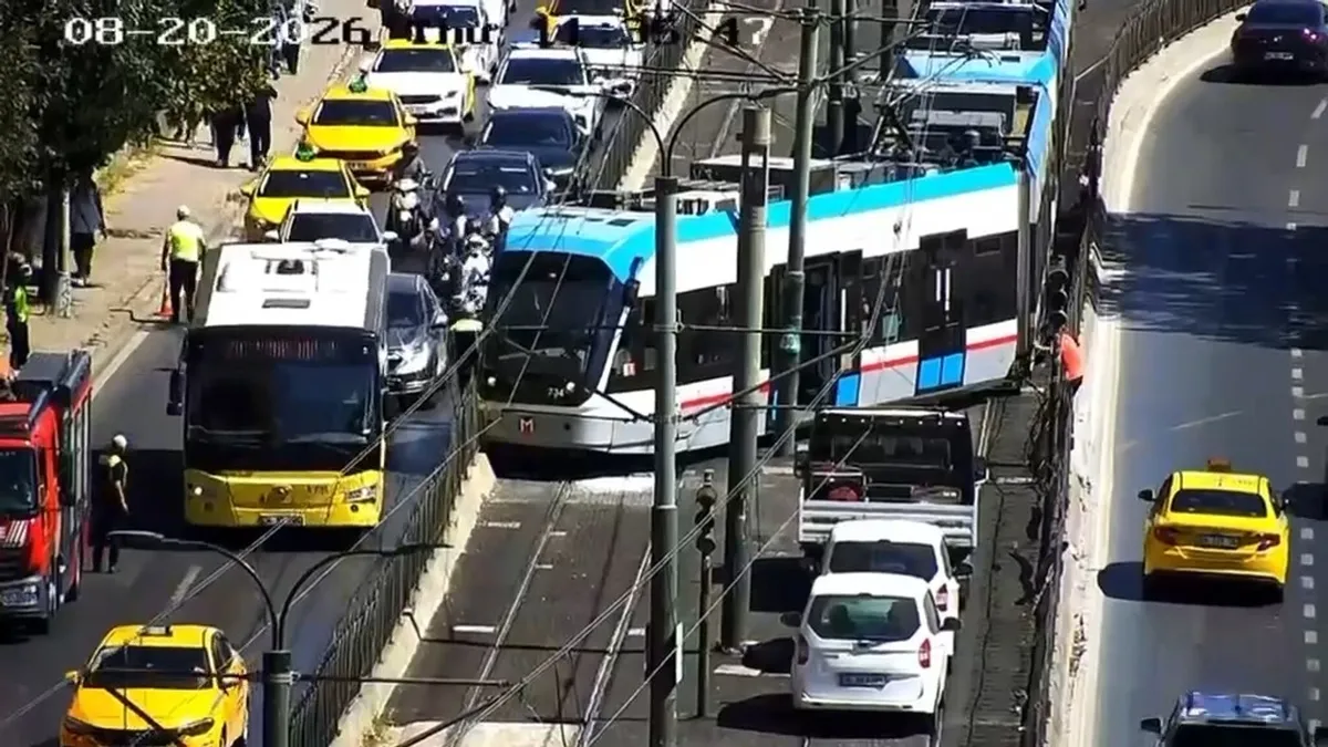 İstanbul'da T1 Kabataş-Bağcılar tramvayı raydan çıktı! Fındıklı istasyonuna çok sayıda ekip sevk edildi