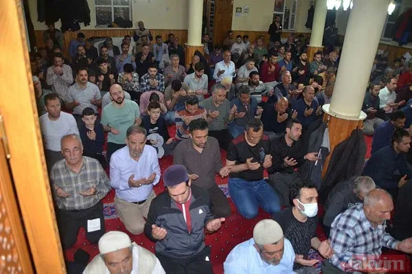 Kur'an-ı Kerim'de "Bin aydan daha hayırlı" olduğu bildirilen Kadir Gecesi tüm yurtta dualarla idrak edildi - 8