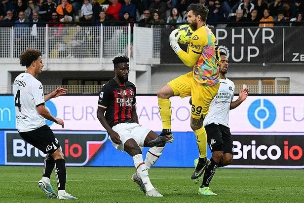 sampiyonlar-ligine-katilma-hesaplari-yapan-milana-spezia-celmesi-1684005895884.jpeg Şampiyonlar Ligi'ne katılma hesapları yapan Milan'a Spezia çelmesi-1