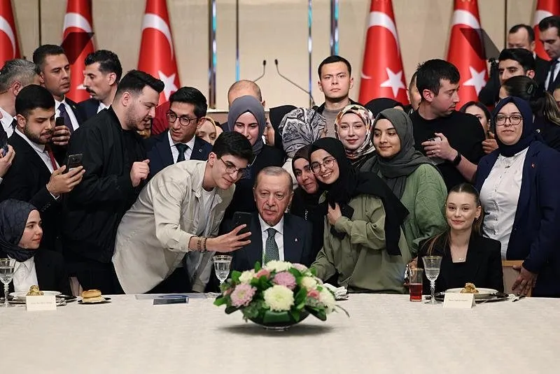 Başkan Erdoğan'dan CHP'ye yolsuzluk tepkisi: Pisliklerini kapatmak için gençlerin arkasına saklanan korkaklar